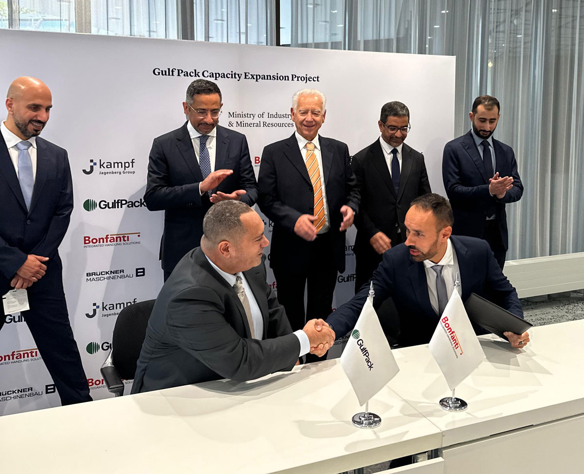 cerimonia ufficiale di firma tra Gulf Pack e un gruppo di importanti partner internazionali