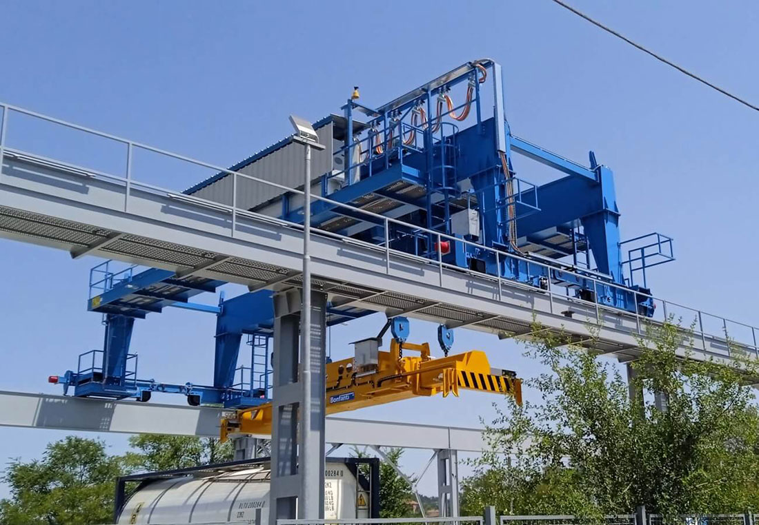 impianto di movimentazione & stoccaggio dei (tank) container per Autochim S.r.l.