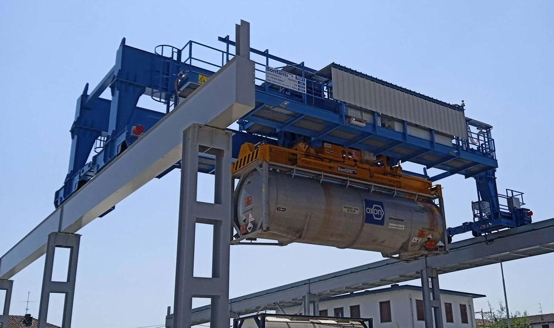 impianto di movimentazione & stoccaggio dei (tank) container per Autochim S.r.l.