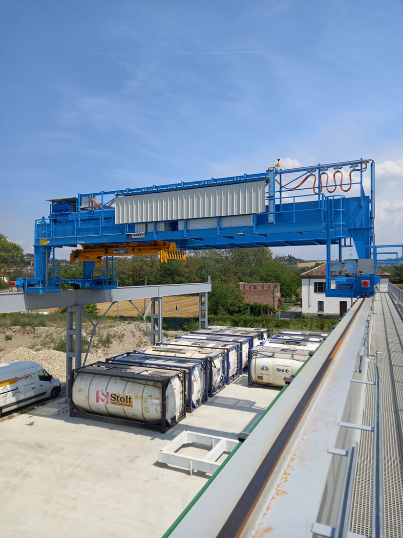 impianto di movimentazione & stoccaggio dei (tank) container per Autochim S.r.l.